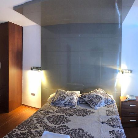 Hotel Bacastell กีโต ภายนอก รูปภาพ