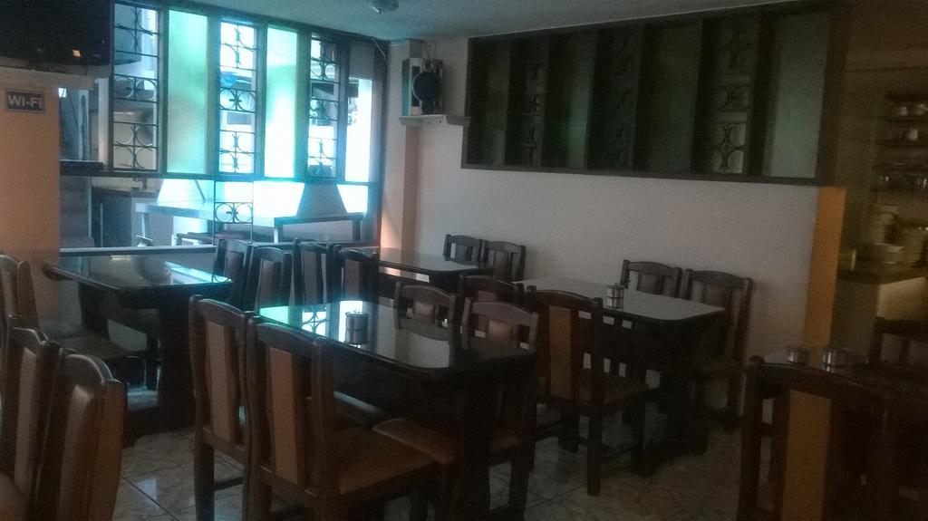 Hotel Bacastell กีโต ภายนอก รูปภาพ