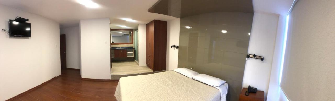 Hotel Bacastell กีโต ภายนอก รูปภาพ